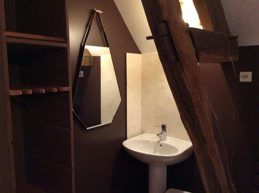 Bed and Breakfast Domaine De Noyer Saint-Christophe-en-Brionnais Номер фото