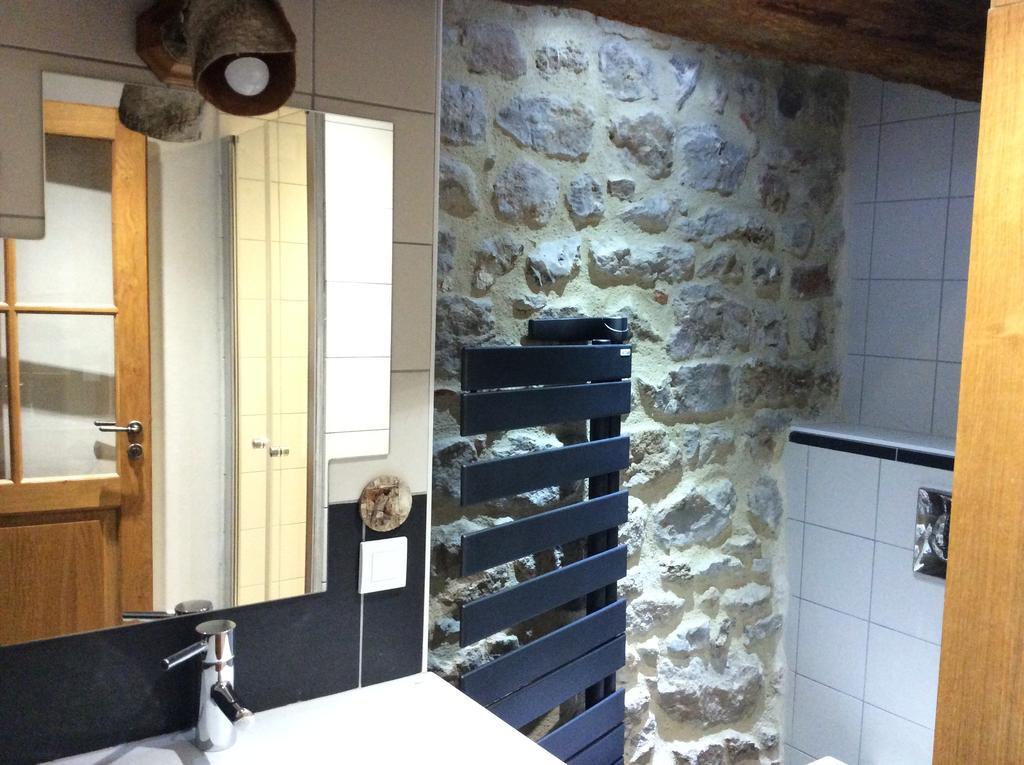 Bed and Breakfast Domaine De Noyer Saint-Christophe-en-Brionnais Номер фото