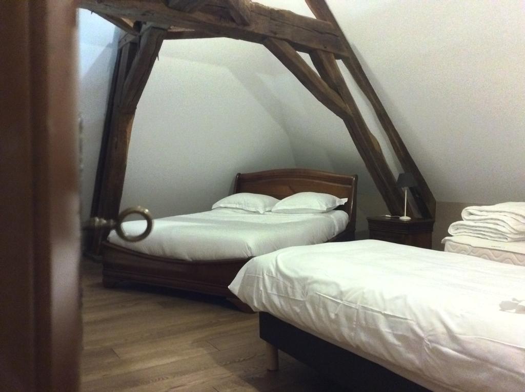 Bed and Breakfast Domaine De Noyer Saint-Christophe-en-Brionnais Номер фото