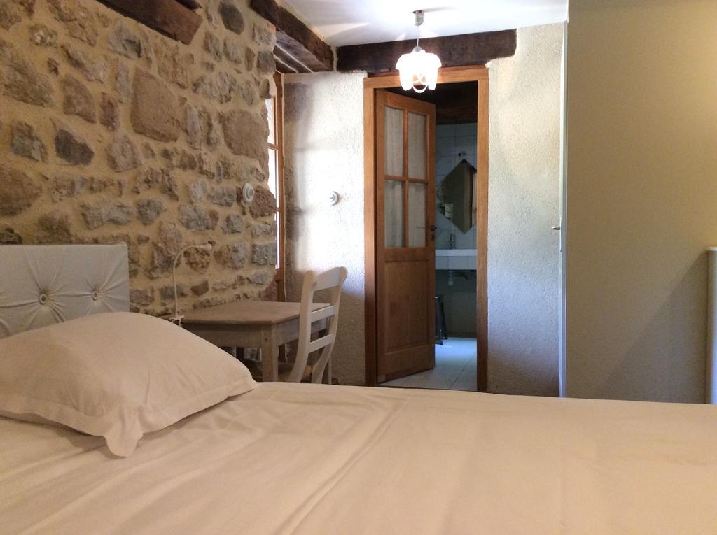 Bed and Breakfast Domaine De Noyer Saint-Christophe-en-Brionnais Номер фото